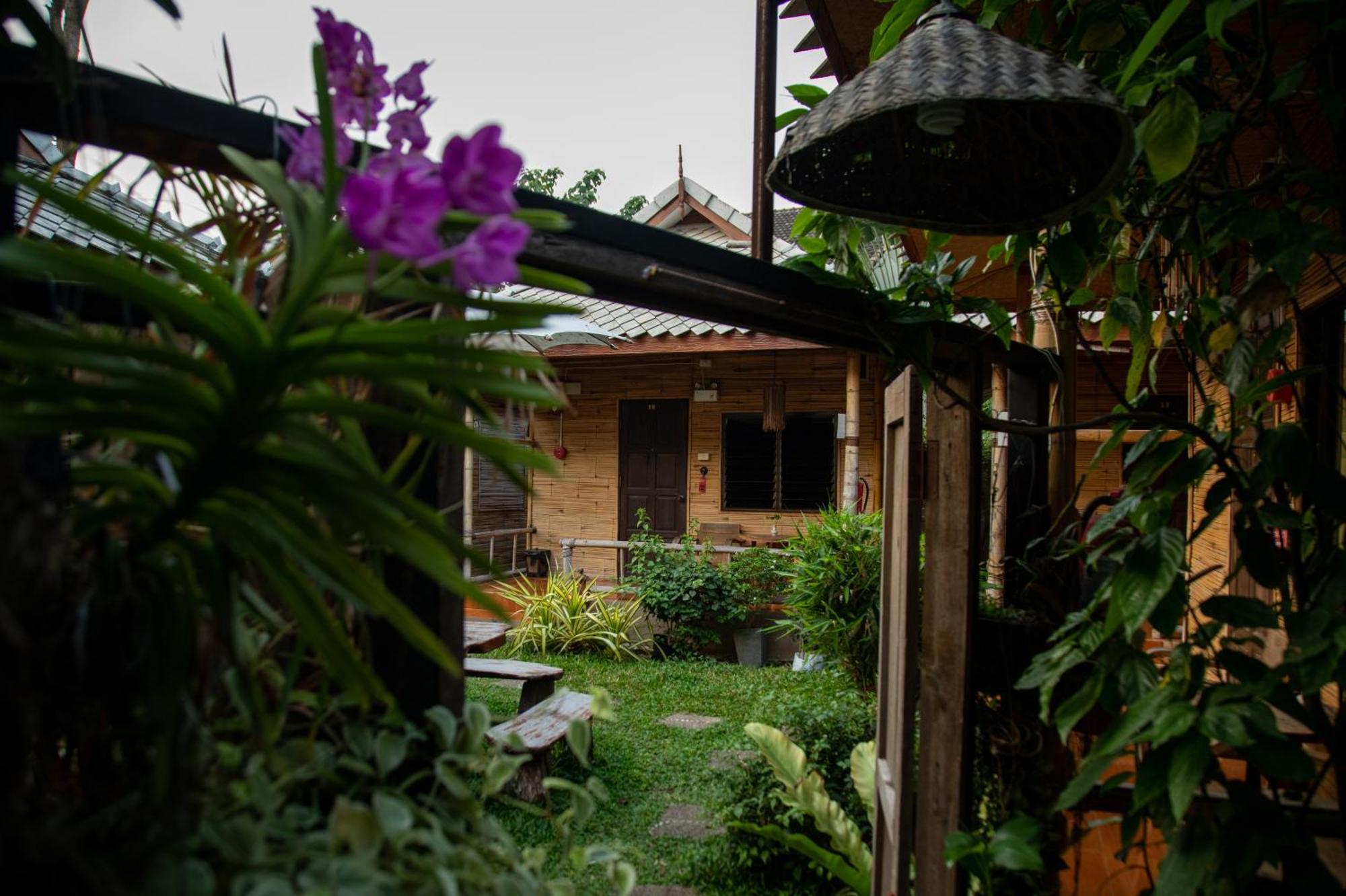 Boutique Hotel & Restaurant, Jaidee Bamboo Huts Chiang Mai Dış mekan fotoğraf